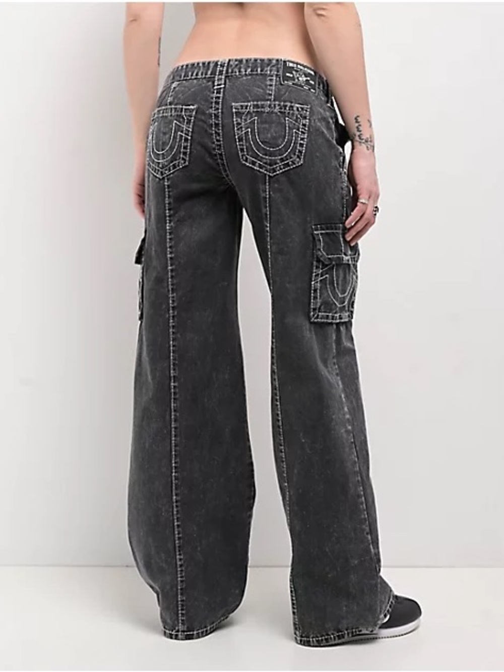 NWT True Religion Natalie Jet Black Wash
Low Rise Cargo Jeans